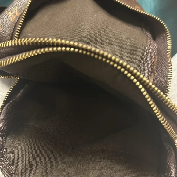 Louis Vuitton Brown Leather Avenue Slingbag NM